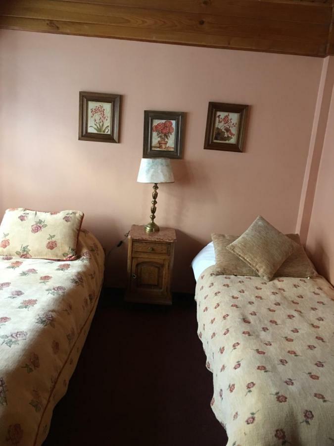 Hosteria Residencia Linares Ushuaia Ngoại thất bức ảnh